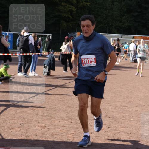 27.09.2026 - 35. Volkslauf durch das schöne Alstertal Strokosch-Dieckow http://msf.ph/oto/10576776 27.09.2026 12:39:47 Ziel 2079, 2267, 2311, 2483, 2484 meine-sportfotos.de