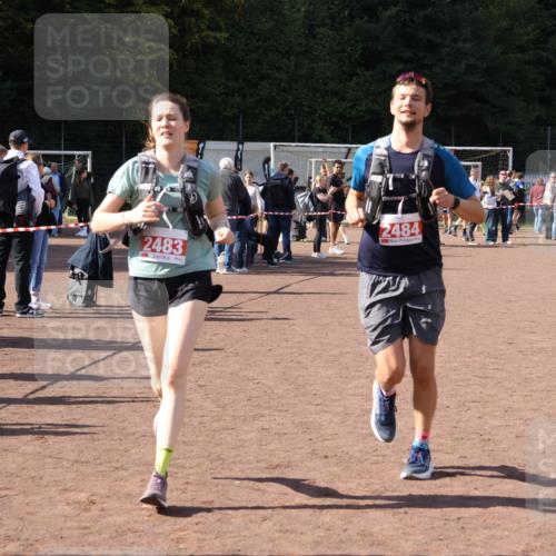27.09.2026 - 35. Volkslauf durch das schöne Alstertal Strokosch-Dieckow http://msf.ph/oto/10576818 27.09.2026 12:39:51 Ziel 2267, 2483, 2484 meine-sportfotos.de