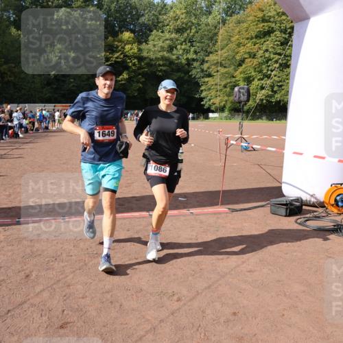 27.09.2026 - 35. Volkslauf durch das schöne Alstertal Strokosch-Dieckow http://msf.ph/oto/10577025 27.09.2026 12:31:22 Ziel 1086, 1649, 2011, 2198 meine-sportfotos.de
