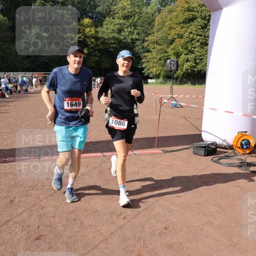 27.09.2026 - 35. Volkslauf durch das schöne Alstertal Strokosch-Dieckow http://msf.ph/oto/10577043 27.09.2026 12:31:22 Ziel 1086, 1649, 2011, 2198 meine-sportfotos.de