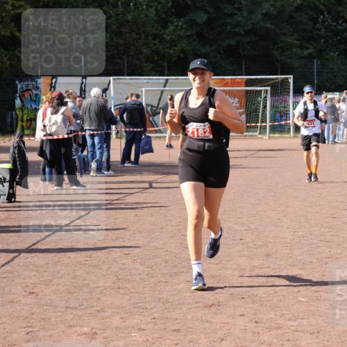 27.09.2026 - 35. Volkslauf durch das schöne Alstertal Strokosch-Dieckow http://msf.ph/oto/10577240 27.09.2026 12:41:54 Ziel 1631, 2182 meine-sportfotos.de