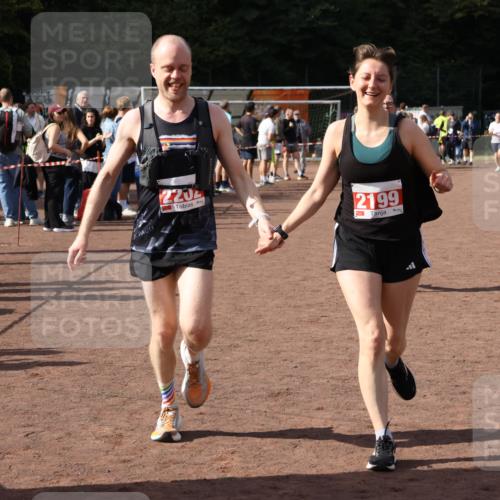 27.09.2026 - 35. Volkslauf durch das schöne Alstertal Strokosch-Dieckow http://msf.ph/oto/10577278 27.09.2026 12:31:46 Ziel 1652, 2199, 2202 meine-sportfotos.de