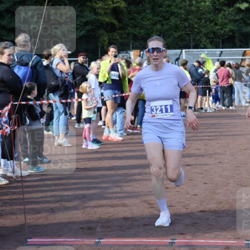 27.09.2026 - 35. Volkslauf durch das schöne Alstertal Strokosch-Dieckow http://msf.ph/oto/10577286 27.09.2026 11:19:46 Ziel 3211, 3343, 3964, 3965, 4084 meine-sportfotos.de