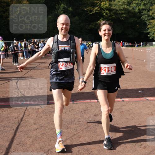 27.09.2026 - 35. Volkslauf durch das schöne Alstertal Strokosch-Dieckow http://msf.ph/oto/10577319 27.09.2026 12:31:48 Ziel 1652, 2199, 2202 meine-sportfotos.de