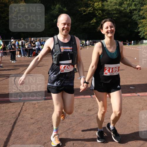 27.09.2026 - 35. Volkslauf durch das schöne Alstertal Strokosch-Dieckow http://msf.ph/oto/10577334 27.09.2026 12:31:48 Ziel 1652, 2199, 2202 meine-sportfotos.de