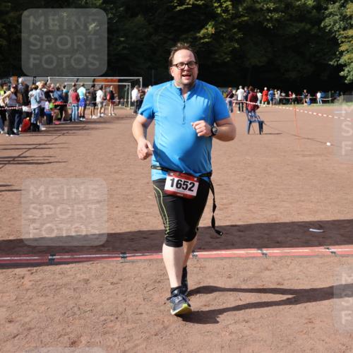 27.09.2026 - 35. Volkslauf durch das schöne Alstertal Strokosch-Dieckow http://msf.ph/oto/10577380 27.09.2026 12:31:50 Ziel 1652, 2199, 2202 meine-sportfotos.de