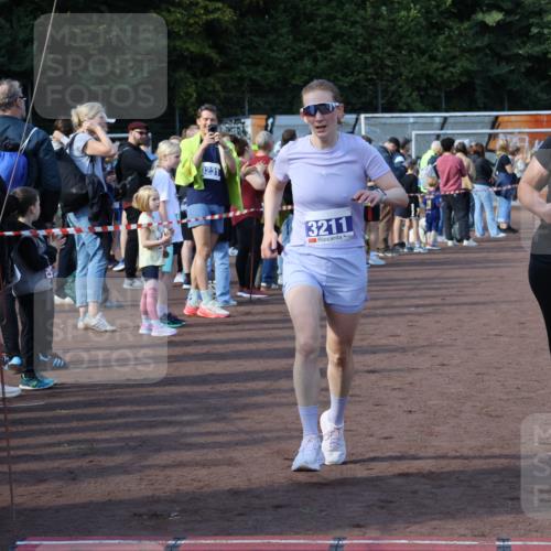 27.09.2026 - 35. Volkslauf durch das schöne Alstertal Strokosch-Dieckow http://msf.ph/oto/10577424 27.09.2026 11:19:46 Ziel 3211, 3343, 3964, 3965, 4084 meine-sportfotos.de