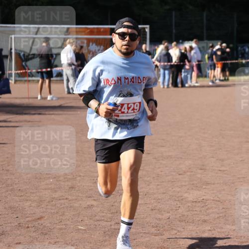 27.09.2026 - 35. Volkslauf durch das schöne Alstertal Strokosch-Dieckow http://msf.ph/oto/10577434 27.09.2026 12:42:11 Ziel 2429 meine-sportfotos.de