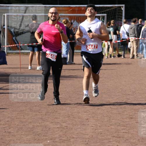 27.09.2026 - 35. Volkslauf durch das schöne Alstertal Strokosch-Dieckow http://msf.ph/oto/10577458 27.09.2026 12:42:44 Ziel 2446, 2447 meine-sportfotos.de