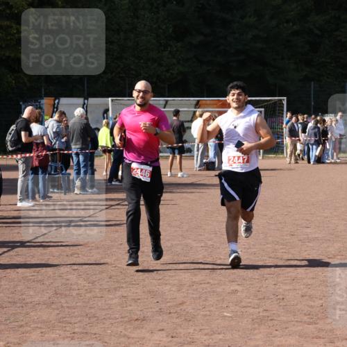 27.09.2026 - 35. Volkslauf durch das schöne Alstertal Strokosch-Dieckow http://msf.ph/oto/10577522 27.09.2026 12:42:46 Ziel 2446, 2447 meine-sportfotos.de