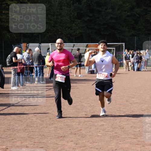 27.09.2026 - 35. Volkslauf durch das schöne Alstertal Strokosch-Dieckow http://msf.ph/oto/10577536 27.09.2026 12:42:46 Ziel 2446, 2447 meine-sportfotos.de