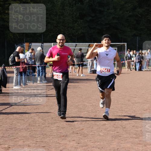27.09.2026 - 35. Volkslauf durch das schöne Alstertal Strokosch-Dieckow http://msf.ph/oto/10577556 27.09.2026 12:42:47 Ziel 2446, 2447 meine-sportfotos.de