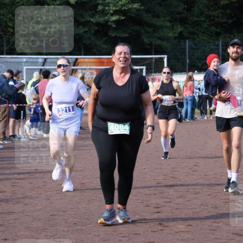 27.09.2026 - 35. Volkslauf durch das schöne Alstertal Strokosch-Dieckow http://msf.ph/oto/10577560 27.09.2026 11:19:44 Ziel 3211, 3343, 3964, 3965, 4084 meine-sportfotos.de