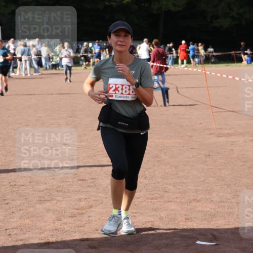 27.09.2026 - 35. Volkslauf durch das schöne Alstertal Strokosch-Dieckow http://msf.ph/oto/10577586 27.09.2026 12:32:16 Ziel 1087, 2008, 2388 meine-sportfotos.de