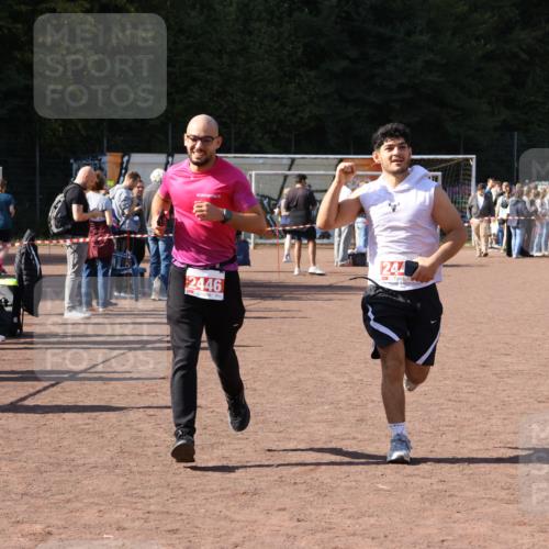 27.09.2026 - 35. Volkslauf durch das schöne Alstertal Strokosch-Dieckow http://msf.ph/oto/10577598 27.09.2026 12:42:47 Ziel 2446, 2447 meine-sportfotos.de