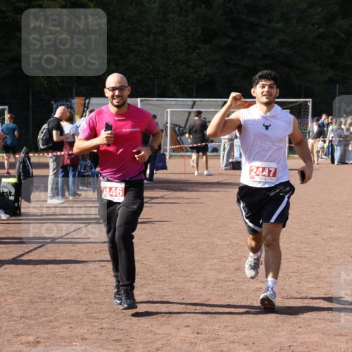 27.09.2026 - 35. Volkslauf durch das schöne Alstertal Strokosch-Dieckow http://msf.ph/oto/10577629 27.09.2026 12:42:47 Ziel 2446, 2447 meine-sportfotos.de