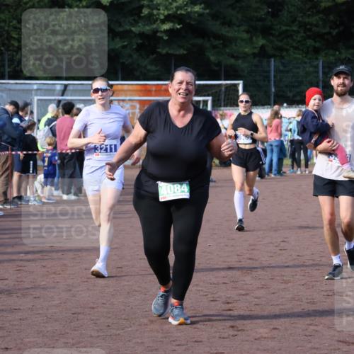 27.09.2026 - 35. Volkslauf durch das schöne Alstertal Strokosch-Dieckow http://msf.ph/oto/10577672 27.09.2026 11:19:44 Ziel 3211, 3343, 3964, 3965, 4084 meine-sportfotos.de