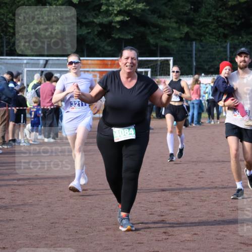 27.09.2026 - 35. Volkslauf durch das schöne Alstertal Strokosch-Dieckow http://msf.ph/oto/10577735 27.09.2026 11:19:44 Ziel 3211, 3343, 3964, 3965, 4084 meine-sportfotos.de