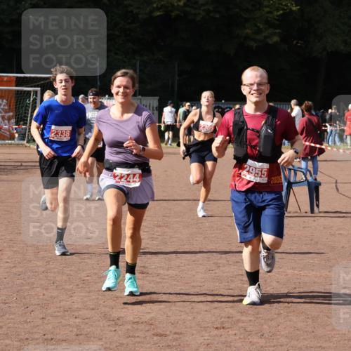 27.09.2026 - 35. Volkslauf durch das schöne Alstertal Strokosch-Dieckow http://msf.ph/oto/10577822 27.09.2026 12:32:44 Ziel 1084, 1645, 2244, 2305, 2338, 2955 meine-sportfotos.de