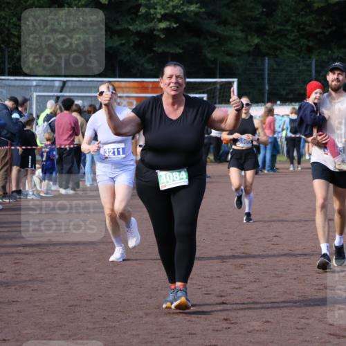 27.09.2026 - 35. Volkslauf durch das schöne Alstertal Strokosch-Dieckow http://msf.ph/oto/10577830 27.09.2026 11:19:44 Ziel 3211, 3343, 3964, 3965, 4084 meine-sportfotos.de