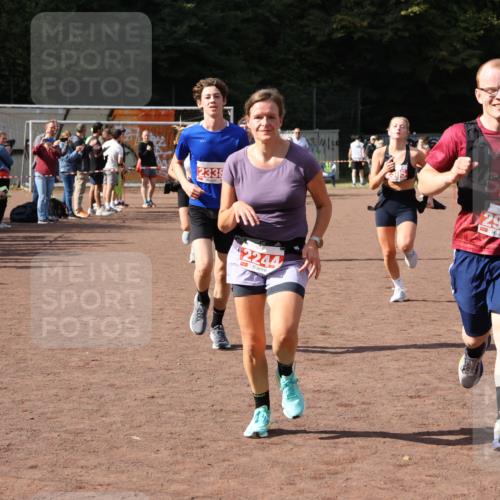 27.09.2026 - 35. Volkslauf durch das schöne Alstertal Strokosch-Dieckow http://msf.ph/oto/10577846 27.09.2026 12:32:45 Ziel 1084, 1645, 2244, 2305, 2338, 2955 meine-sportfotos.de