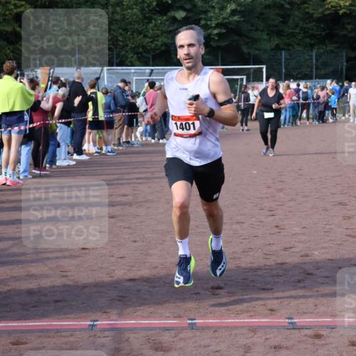 27.09.2026 - 35. Volkslauf durch das schöne Alstertal Strokosch-Dieckow http://msf.ph/oto/10577878 27.09.2026 11:19:34 Ziel 1401, 3022, 3150, 3164 meine-sportfotos.de