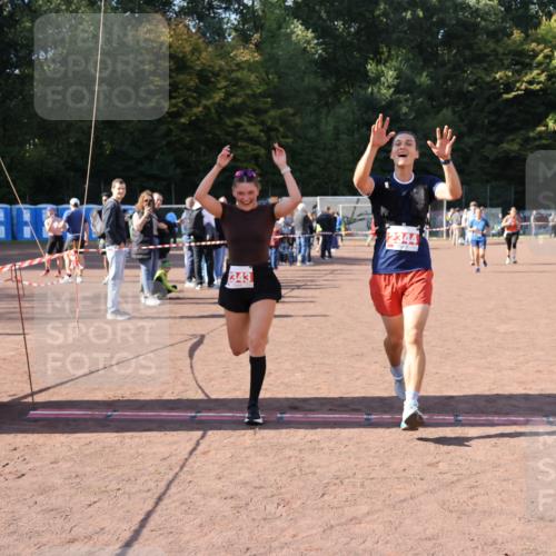 27.09.2026 - 35. Volkslauf durch das schöne Alstertal Strokosch-Dieckow http://msf.ph/oto/10577912 27.09.2026 12:43:29 Ziel 2078, 2337, 2343, 2344, 2432 meine-sportfotos.de