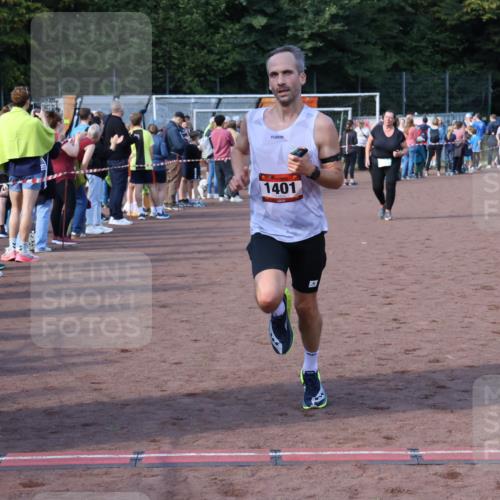 27.09.2026 - 35. Volkslauf durch das schöne Alstertal Strokosch-Dieckow http://msf.ph/oto/10577926 27.09.2026 11:19:34 Ziel 1401, 3022, 3150, 3164 meine-sportfotos.de