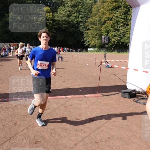 27.09.2026 - 35. Volkslauf durch das schöne Alstertal Strokosch-Dieckow http://msf.ph/oto/10577932 27.09.2026 12:32:48 Ziel 1084, 1645, 2244, 2305, 2338, 2955 meine-sportfotos.de