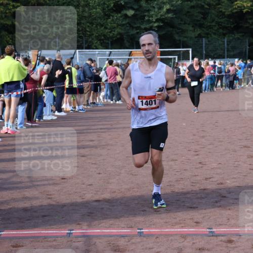 27.09.2026 - 35. Volkslauf durch das schöne Alstertal Strokosch-Dieckow http://msf.ph/oto/10577975 27.09.2026 11:19:34 Ziel 1401, 3022, 3150, 3164 meine-sportfotos.de
