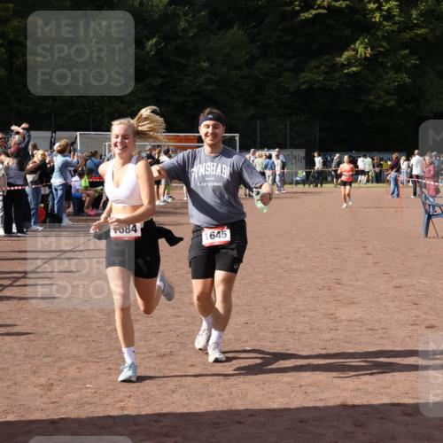 27.09.2026 - 35. Volkslauf durch das schöne Alstertal Strokosch-Dieckow http://msf.ph/oto/10577982 27.09.2026 12:32:50 Ziel 1084, 1645, 2244, 2305, 2338 meine-sportfotos.de