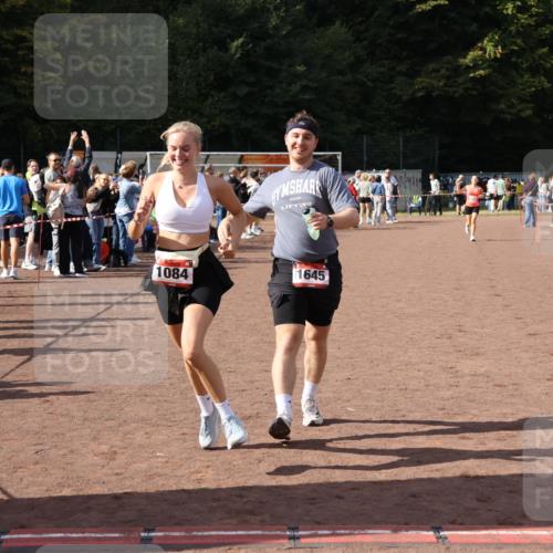 27.09.2026 - 35. Volkslauf durch das schöne Alstertal Strokosch-Dieckow http://msf.ph/oto/10578007 27.09.2026 12:32:50 Ziel 1084, 1645, 2244, 2305, 2338 meine-sportfotos.de