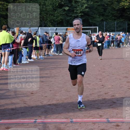 27.09.2026 - 35. Volkslauf durch das schöne Alstertal Strokosch-Dieckow http://msf.ph/oto/10578022 27.09.2026 11:19:34 Ziel 1401, 3022, 3150, 3164 meine-sportfotos.de
