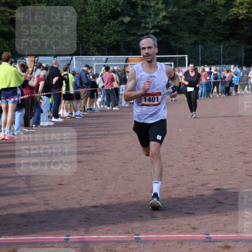 27.09.2026 - 35. Volkslauf durch das schöne Alstertal Strokosch-Dieckow http://msf.ph/oto/10578073 27.09.2026 11:19:34 Ziel 1401, 3022, 3150, 3164 meine-sportfotos.de
