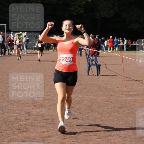 27.09.2026 - 35. Volkslauf durch das schöne Alstertal Strokosch-Dieckow http://msf.ph/oto/10578150 27.09.2026 12:33:01 Ziel 2249, 2256, 2397 meine-sportfotos.de