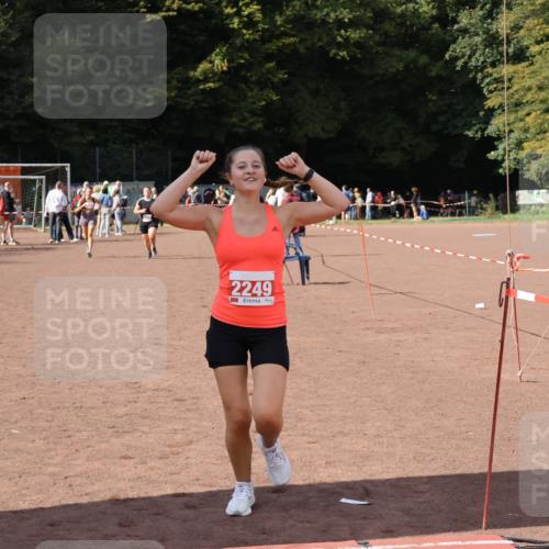 27.09.2026 - 35. Volkslauf durch das schöne Alstertal Strokosch-Dieckow http://msf.ph/oto/10578175 27.09.2026 12:33:02 Ziel 2249, 2256, 2397 meine-sportfotos.de