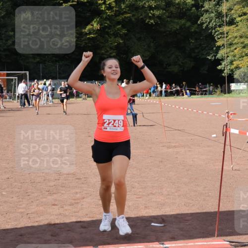 27.09.2026 - 35. Volkslauf durch das schöne Alstertal Strokosch-Dieckow http://msf.ph/oto/10578186 27.09.2026 12:33:02 Ziel 2249, 2256, 2397 meine-sportfotos.de
