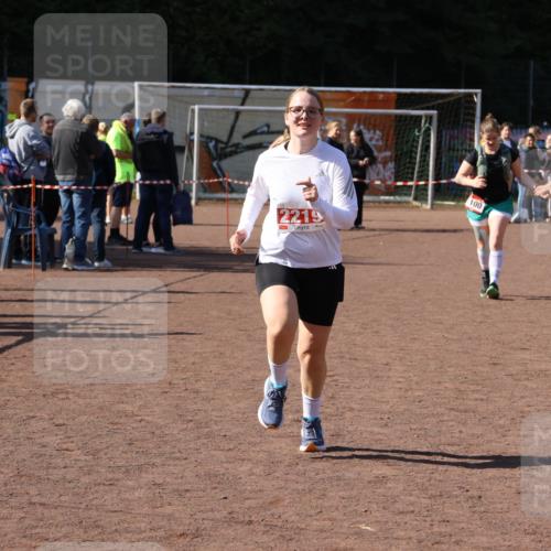 27.09.2026 - 35. Volkslauf durch das schöne Alstertal Strokosch-Dieckow http://msf.ph/oto/10578190 27.09.2026 12:44:13 Ziel 1099, 1100, 2219 meine-sportfotos.de