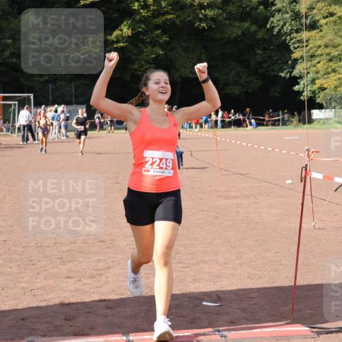 27.09.2026 - 35. Volkslauf durch das schöne Alstertal Strokosch-Dieckow http://msf.ph/oto/10578202 27.09.2026 12:33:02 Ziel 2249, 2256, 2397 meine-sportfotos.de