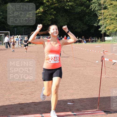 27.09.2026 - 35. Volkslauf durch das schöne Alstertal Strokosch-Dieckow http://msf.ph/oto/10578209 27.09.2026 12:33:02 Ziel 2249, 2256, 2397 meine-sportfotos.de