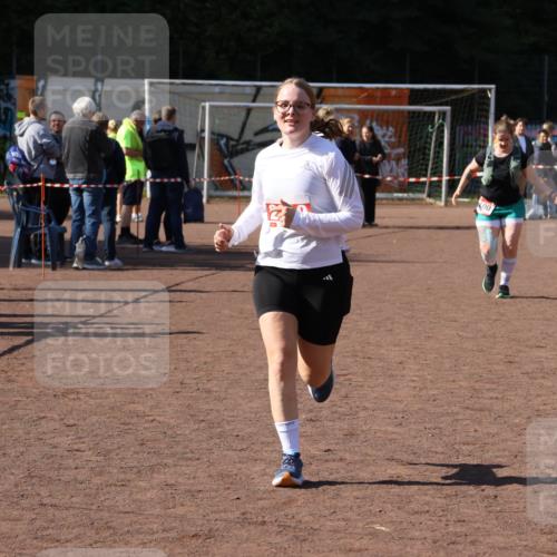 27.09.2026 - 35. Volkslauf durch das schöne Alstertal Strokosch-Dieckow http://msf.ph/oto/10578211 27.09.2026 12:44:13 Ziel 1099, 1100, 2219 meine-sportfotos.de