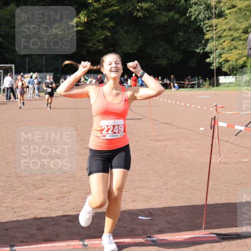 27.09.2026 - 35. Volkslauf durch das schöne Alstertal Strokosch-Dieckow http://msf.ph/oto/10578219 27.09.2026 12:33:02 Ziel 2249, 2256, 2397 meine-sportfotos.de