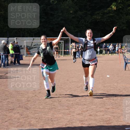 27.09.2026 - 35. Volkslauf durch das schöne Alstertal Strokosch-Dieckow http://msf.ph/oto/10578290 27.09.2026 12:44:18 Ziel 1099, 1100, 2219 meine-sportfotos.de