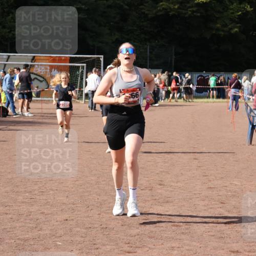 27.09.2026 - 35. Volkslauf durch das schöne Alstertal Strokosch-Dieckow http://msf.ph/oto/10578432 27.09.2026 12:33:36 Ziel 1066, 2285, 2465 meine-sportfotos.de