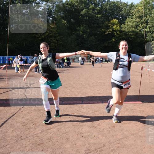 27.09.2026 - 35. Volkslauf durch das schöne Alstertal Strokosch-Dieckow http://msf.ph/oto/10578456 27.09.2026 12:44:21 Ziel 1099, 1100, 2041 meine-sportfotos.de