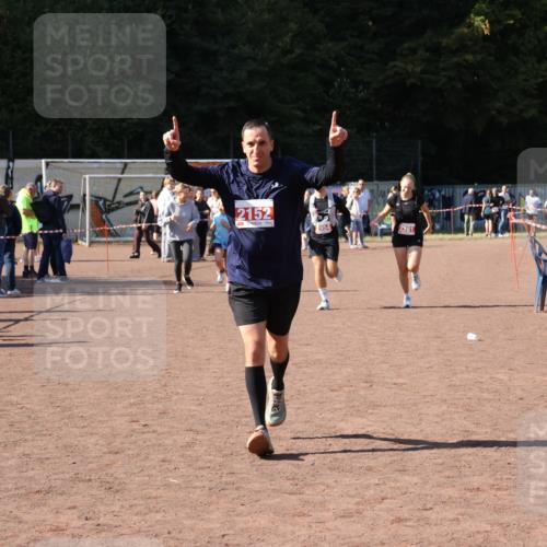27.09.2026 - 35. Volkslauf durch das schöne Alstertal Strokosch-Dieckow http://msf.ph/oto/10578603 27.09.2026 12:44:30 Ziel 2041, 2152, 2281, 2954 meine-sportfotos.de