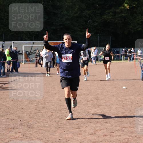 27.09.2026 - 35. Volkslauf durch das schöne Alstertal Strokosch-Dieckow http://msf.ph/oto/10578611 27.09.2026 12:44:30 Ziel 2041, 2152, 2281, 2954 meine-sportfotos.de
