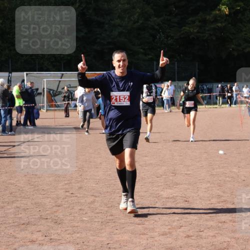 27.09.2026 - 35. Volkslauf durch das schöne Alstertal Strokosch-Dieckow http://msf.ph/oto/10578628 27.09.2026 12:44:30 Ziel 2041, 2152, 2281, 2954 meine-sportfotos.de