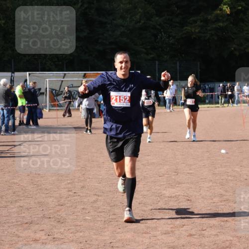27.09.2026 - 35. Volkslauf durch das schöne Alstertal Strokosch-Dieckow http://msf.ph/oto/10578638 27.09.2026 12:44:31 Ziel 2041, 2152, 2281, 2954 meine-sportfotos.de
