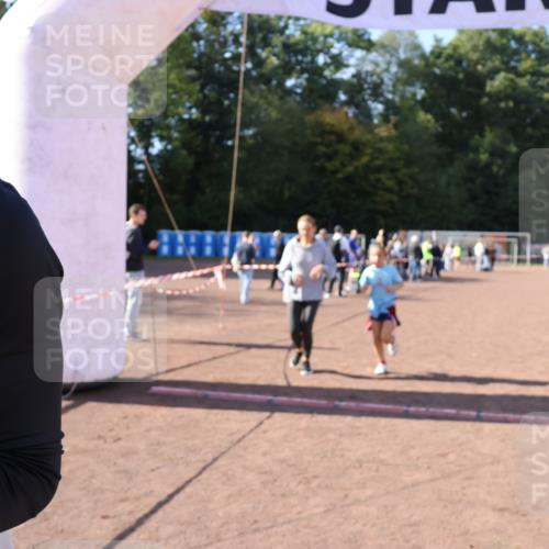 27.09.2026 - 35. Volkslauf durch das schöne Alstertal Strokosch-Dieckow http://msf.ph/oto/10578718 27.09.2026 12:44:38 Ziel 2281, 2954 meine-sportfotos.de